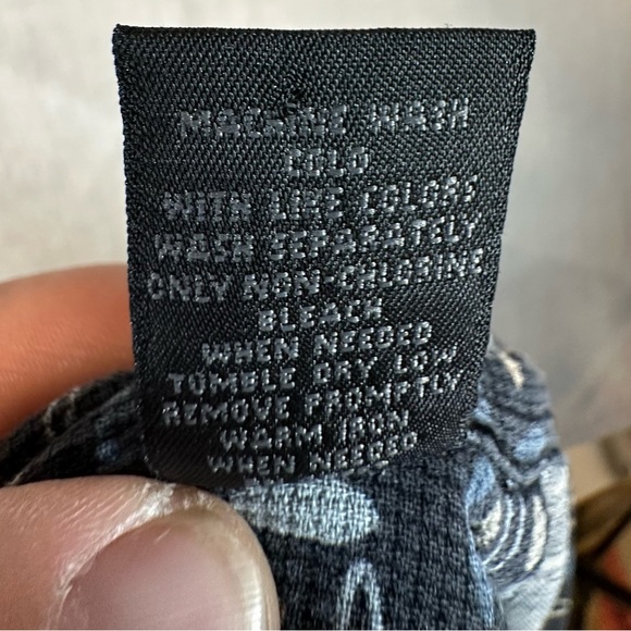 H&H Men Black %100 Silk SurfBoard Patterned Button Up Shirt - Picture 9 of 9